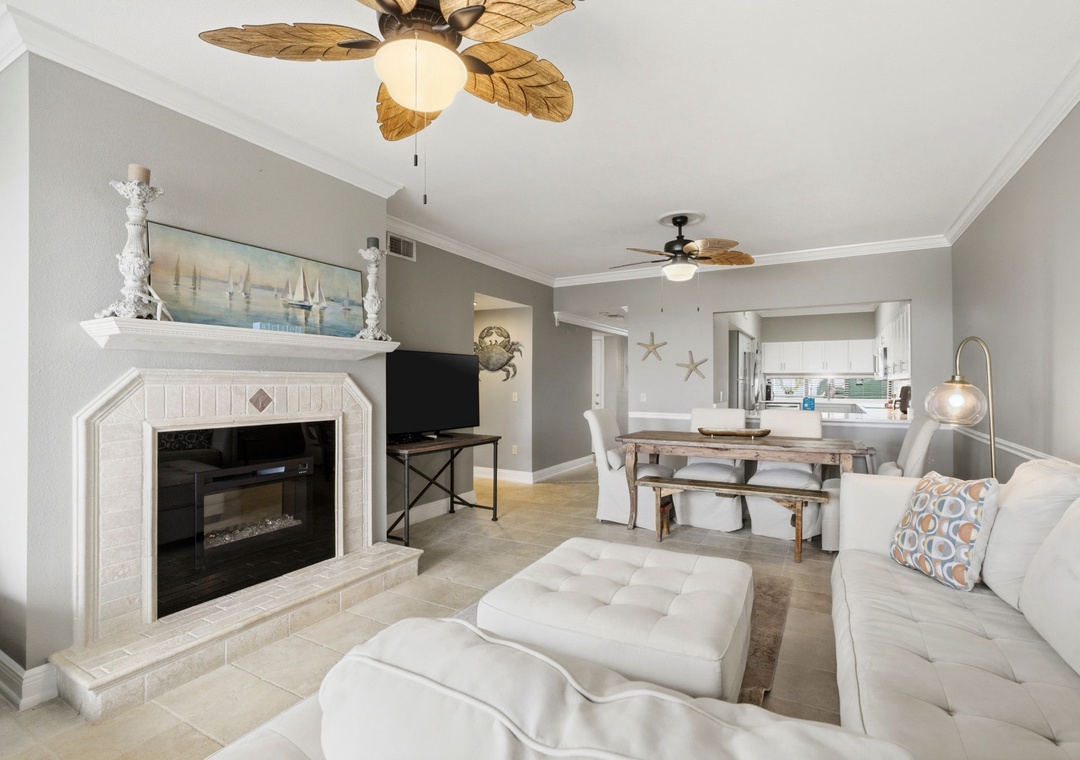 Palm Beach Club 118 Living Room View with Fireplace & TV