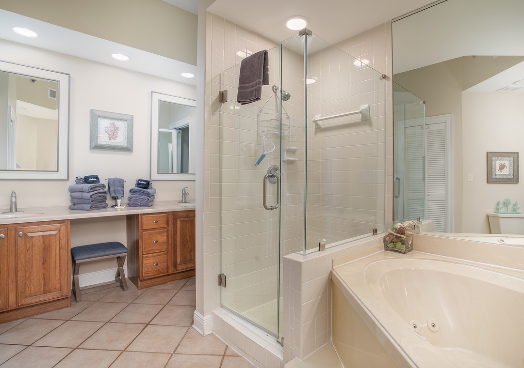 Seachase 1104C- Bathroom 1- Separate Shower & Jetted Tub