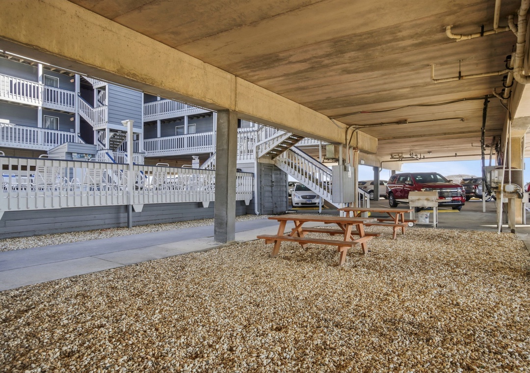 Regatta Condo Common Area Picnic Area