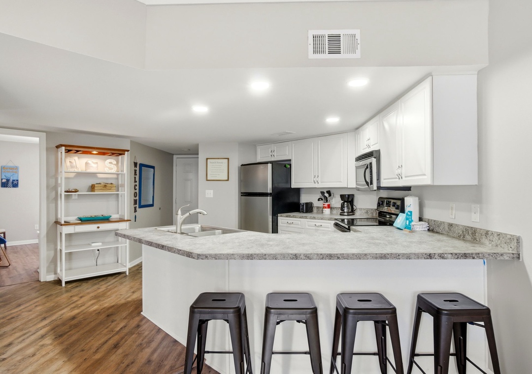 9-web-or-mls-317-e-beach-blvd-304c