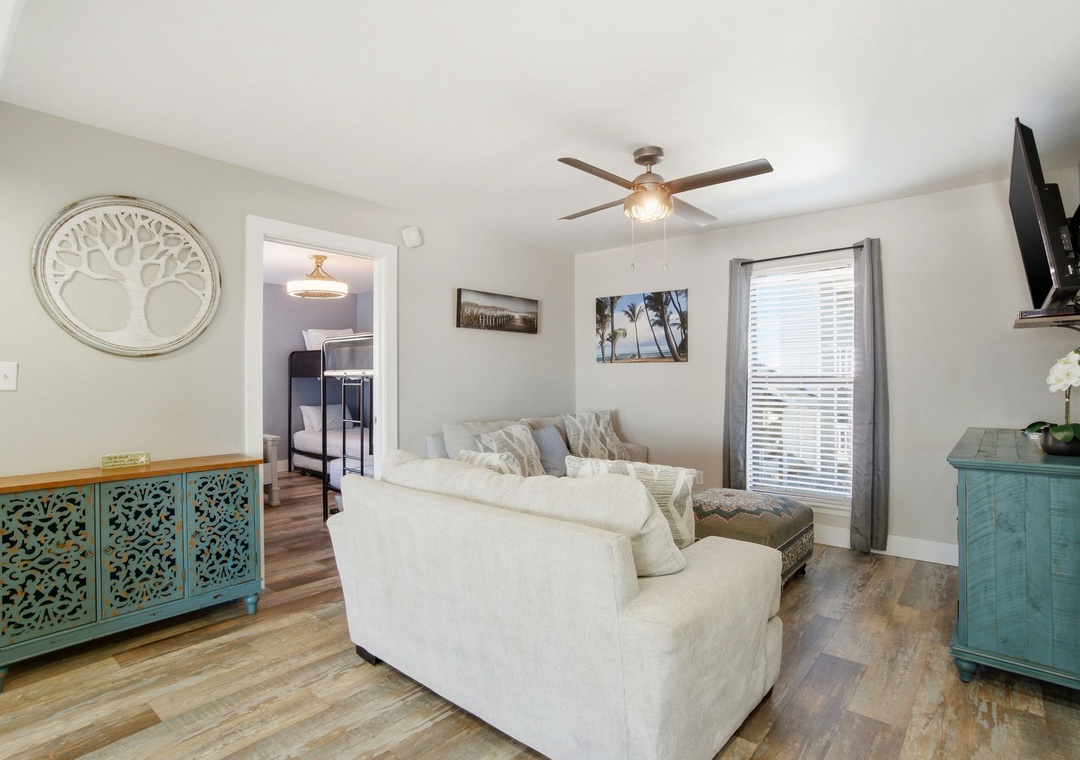 7-web-or-mls-317-e-beach-blvd-201a