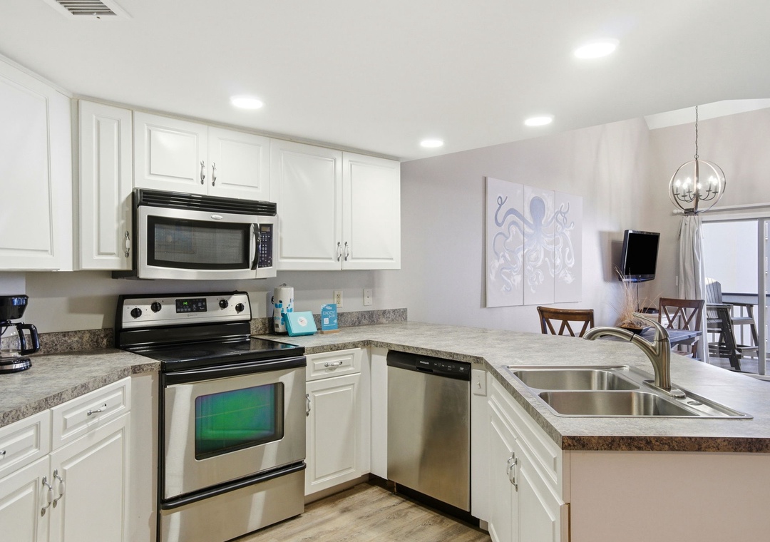 Regatta Condo 304C- Kitchen