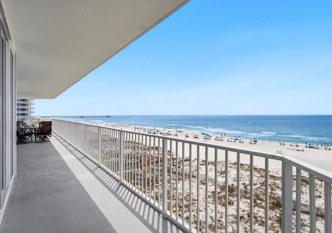Lighthouse 418- Balcony View