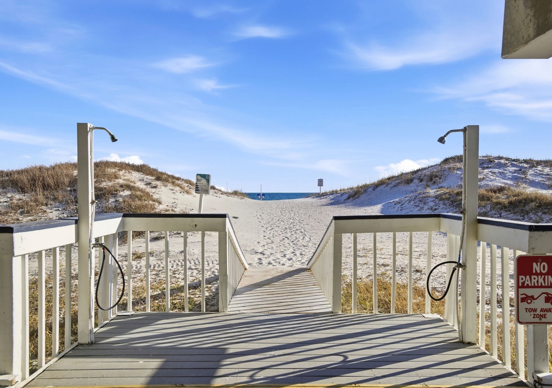 Regatta Condo Beach Access & Outdoor Showers