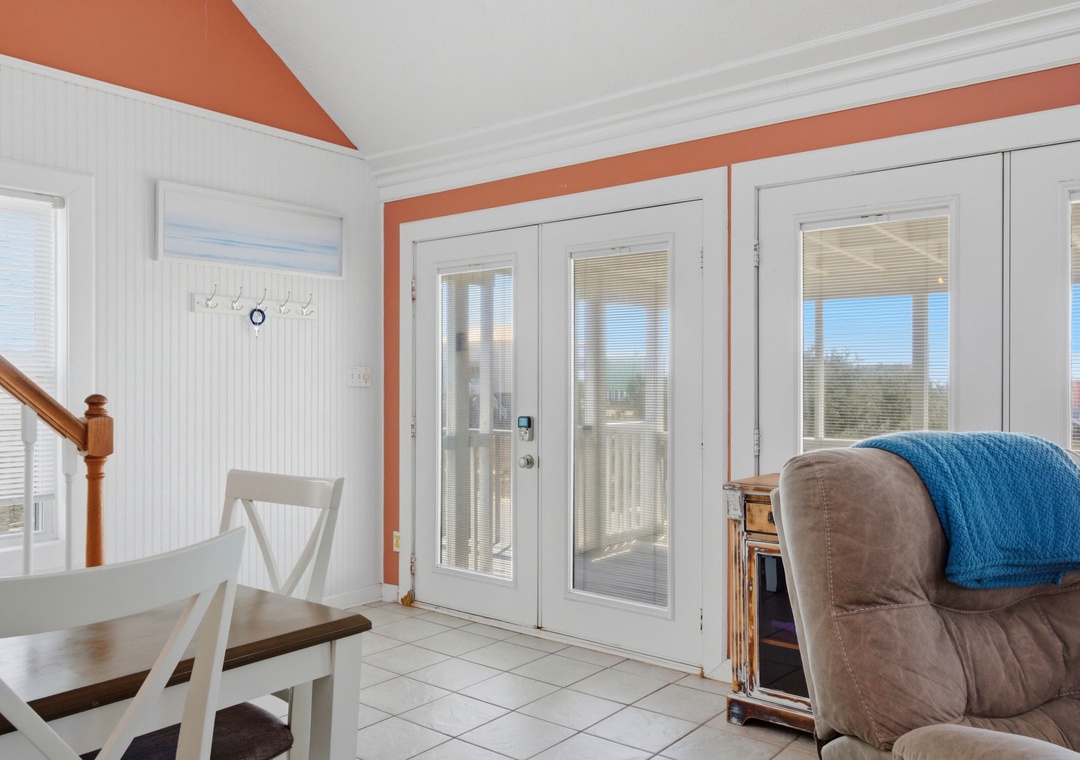 Dunestruck- Dining Room & Balcony View