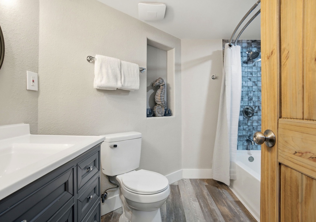 32-web-or-mls-317-e-beach-blvd-201a