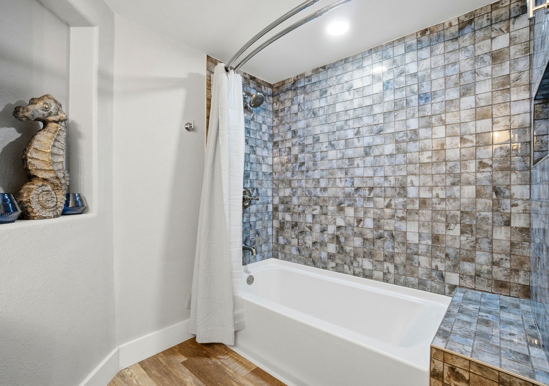 33-web-or-mls-317-e-beach-blvd-201a