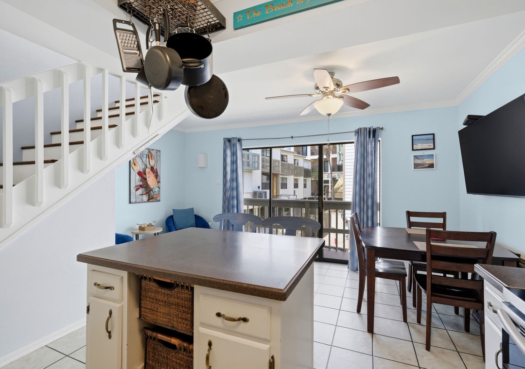 Beachwalk 5- Kitchen, Dining & Balcony