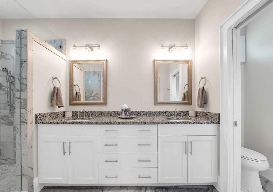 1130 Water Oaks Cir - 2nd Floor - Bathroom 2 Vanities