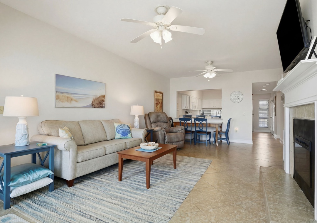 Palm Beach Club 119- Living Room towards the Kitchen