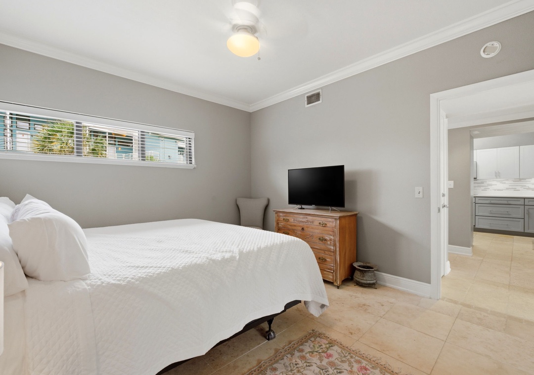 Palm Beach Club 118- Bedroom 2 & TV