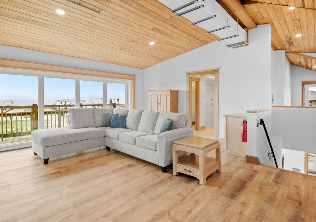 Casa de Madera Pensacola Beach - Loft Living Room Area
