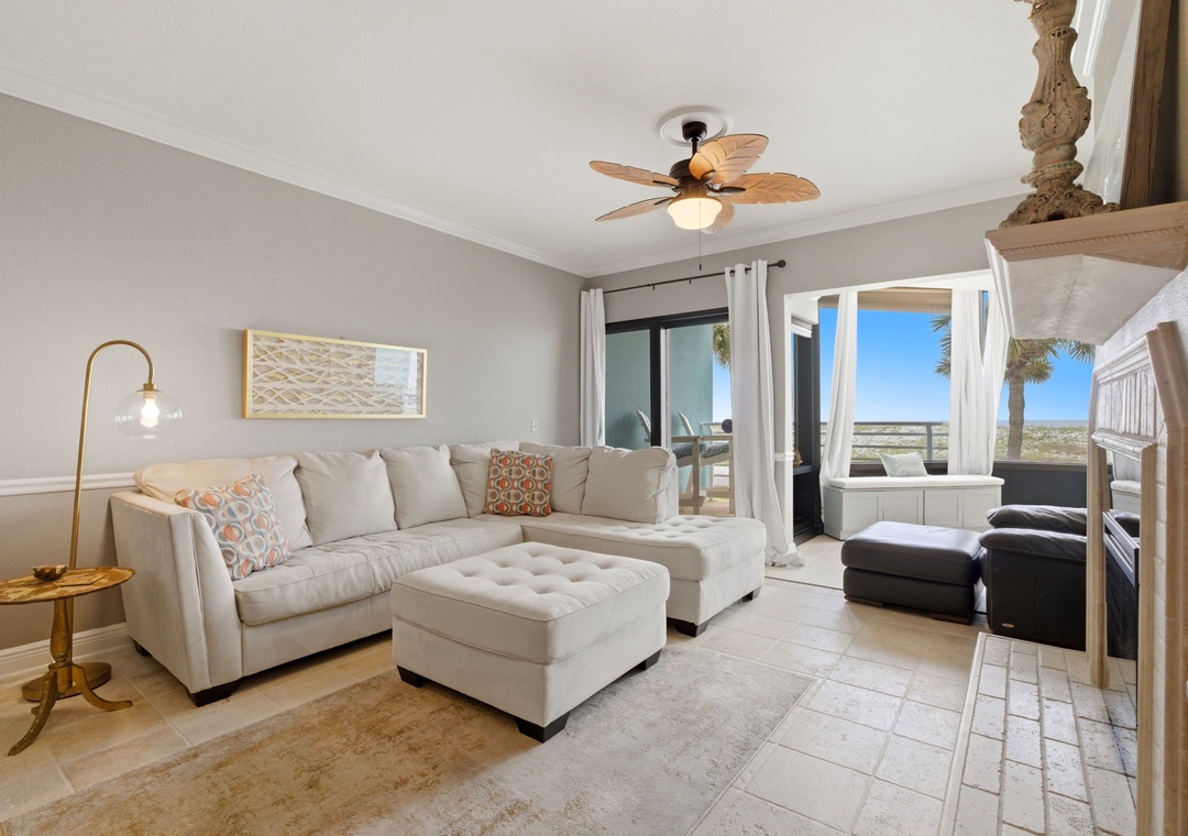 Palm Beach Club 118- Livingroom View towards Balcony & Sunroom