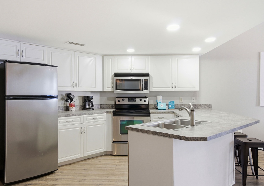 8-web-or-mls-317-e-beach-blvd-304c