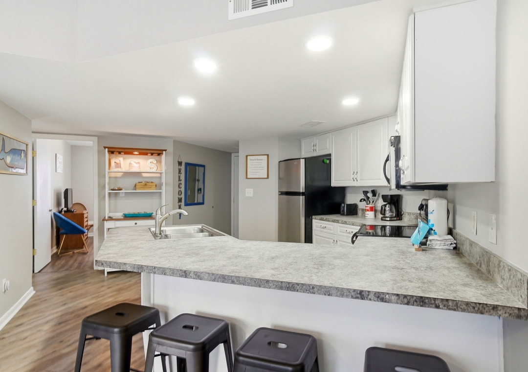 10-web-or-mls-317-e-beach-blvd-304c