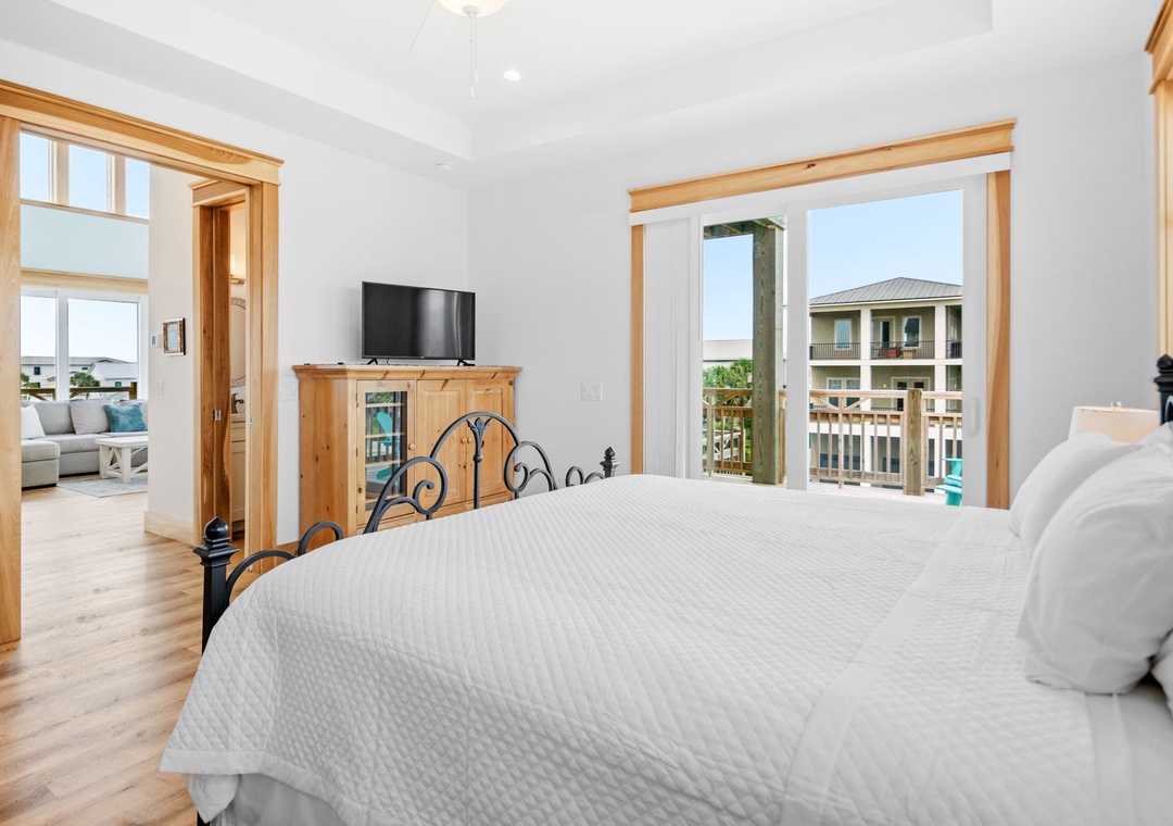 Casa de Madera Pensacola Beach - Main Floor Bedroom 1 Suite with King Bed