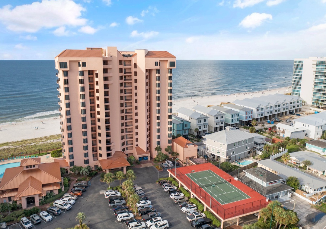 Seachase & Tennis Court