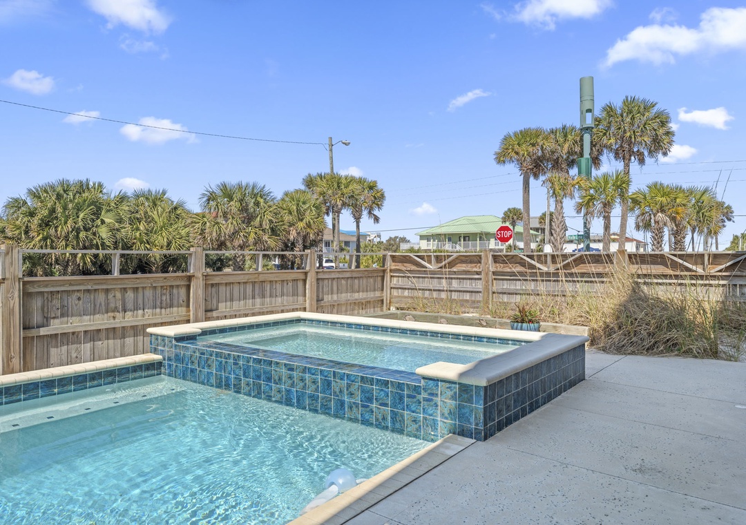 Casa de Madera Pensacola Beach - Pool and Hottub