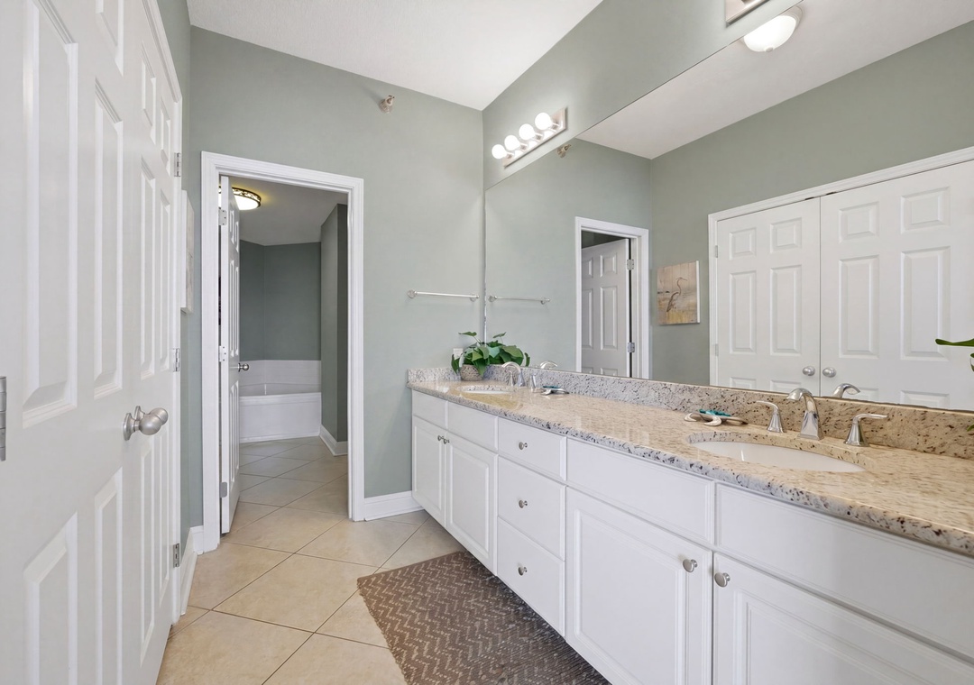 Lighthouse 418- Bathroom 1