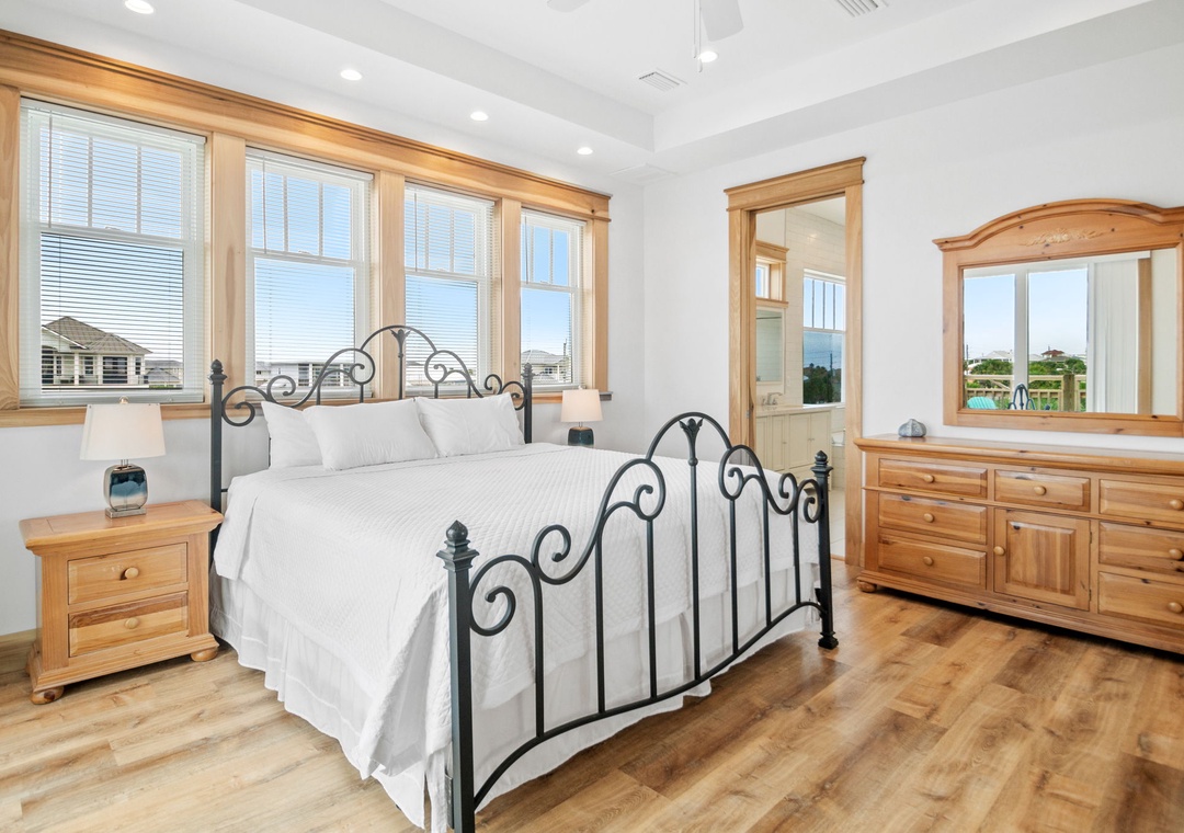 Casa de Madera Pensacola Beach - Main Floor Bedroom 1Suite with King Bed