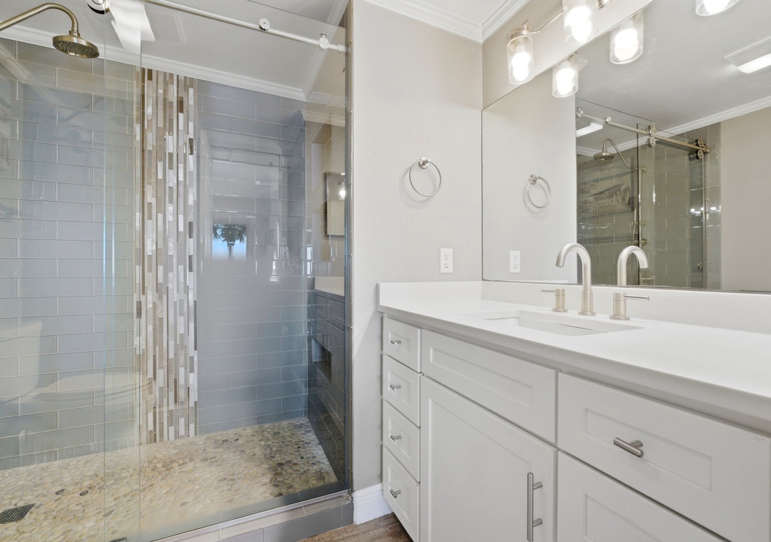 Palm Beach Club 118- Bathroom 1