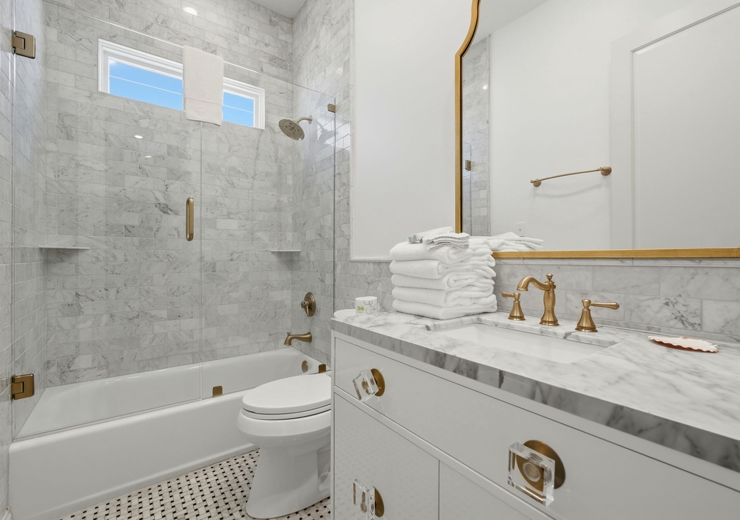 37-web-or-mls-1557-w-beach-blvd