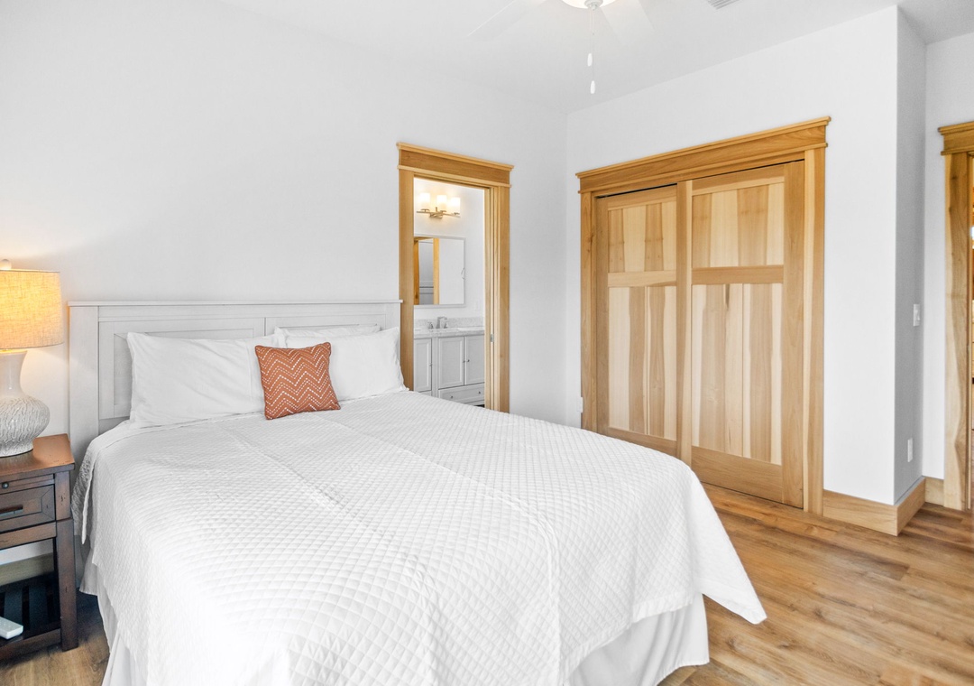 Casa de Madera Pensacola Beach - First Level Bedroom #2, Full Bed With Attached Shared Bath