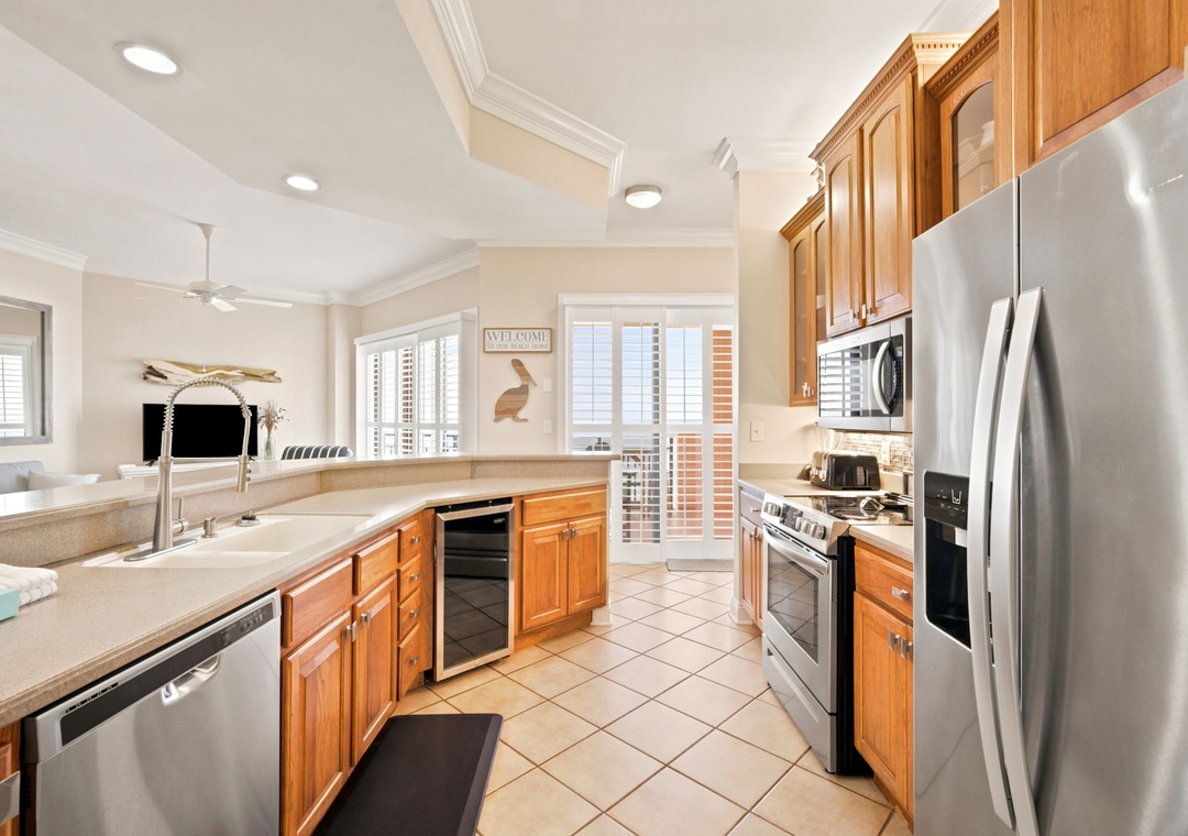 SeaChase 1104C- Your fully equipped kitchen features warm wood cabinets, stainless steel appliances, and plenty of counter space for preparing memorable vacation meals together.