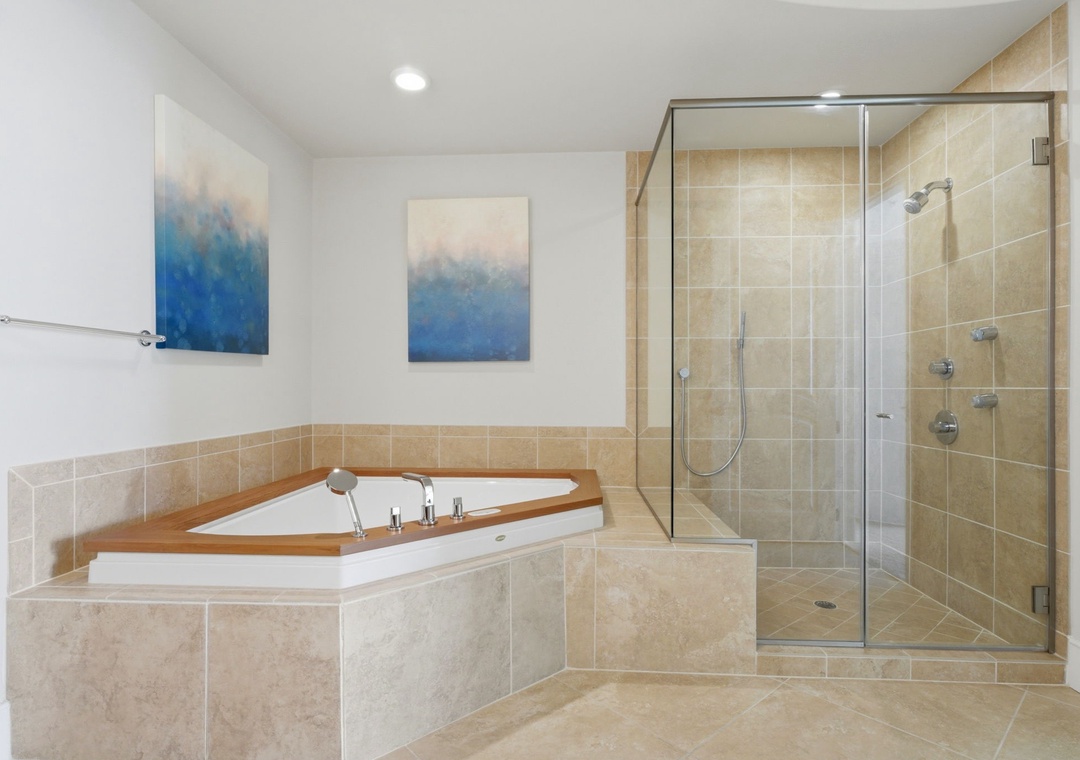 Turquoise Place 1108C- Bathroom 1 Jetted tub & Separate Shower