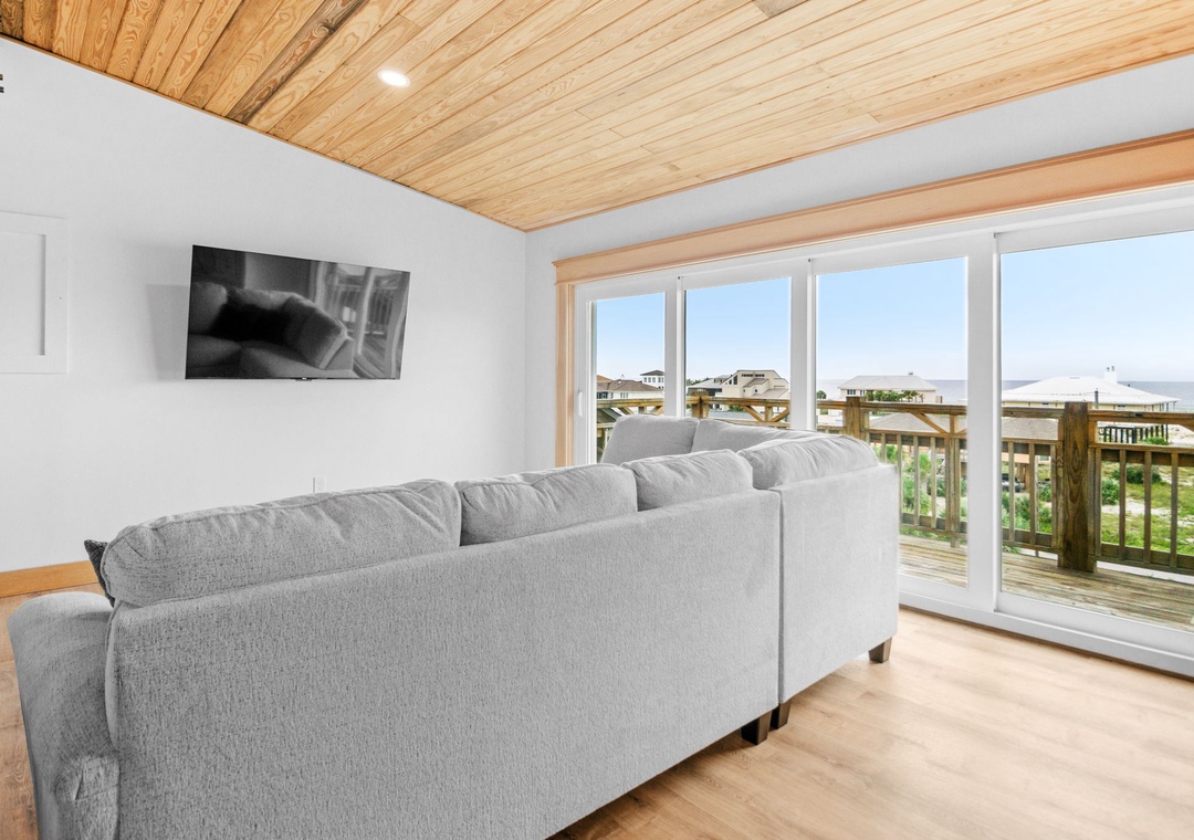 Casa de Madera Pensacola Beach - Loft Living Room Area
