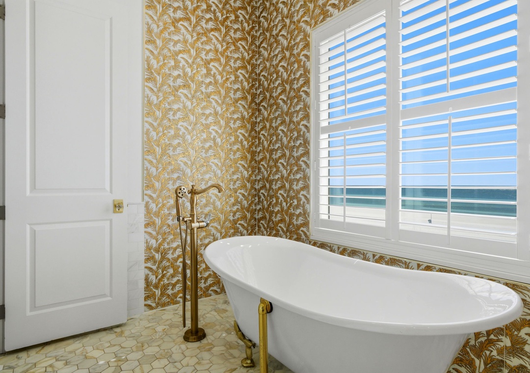 44-web-or-mls-1557-w-beach-blvd