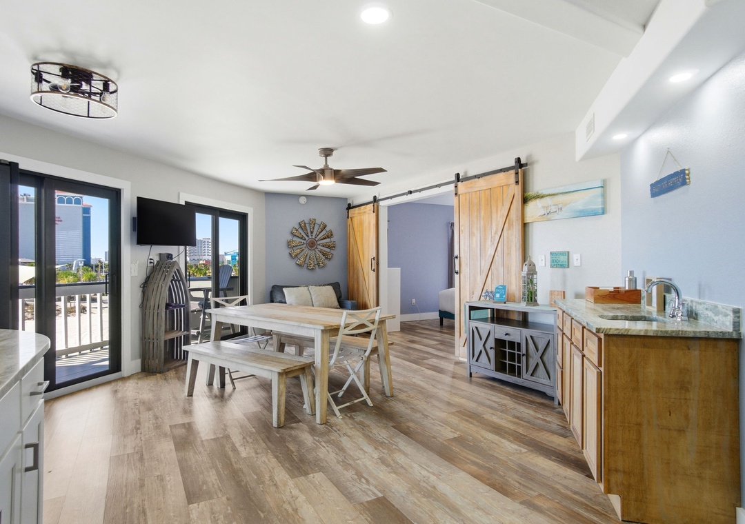 16-web-or-mls-317-e-beach-blvd-201a