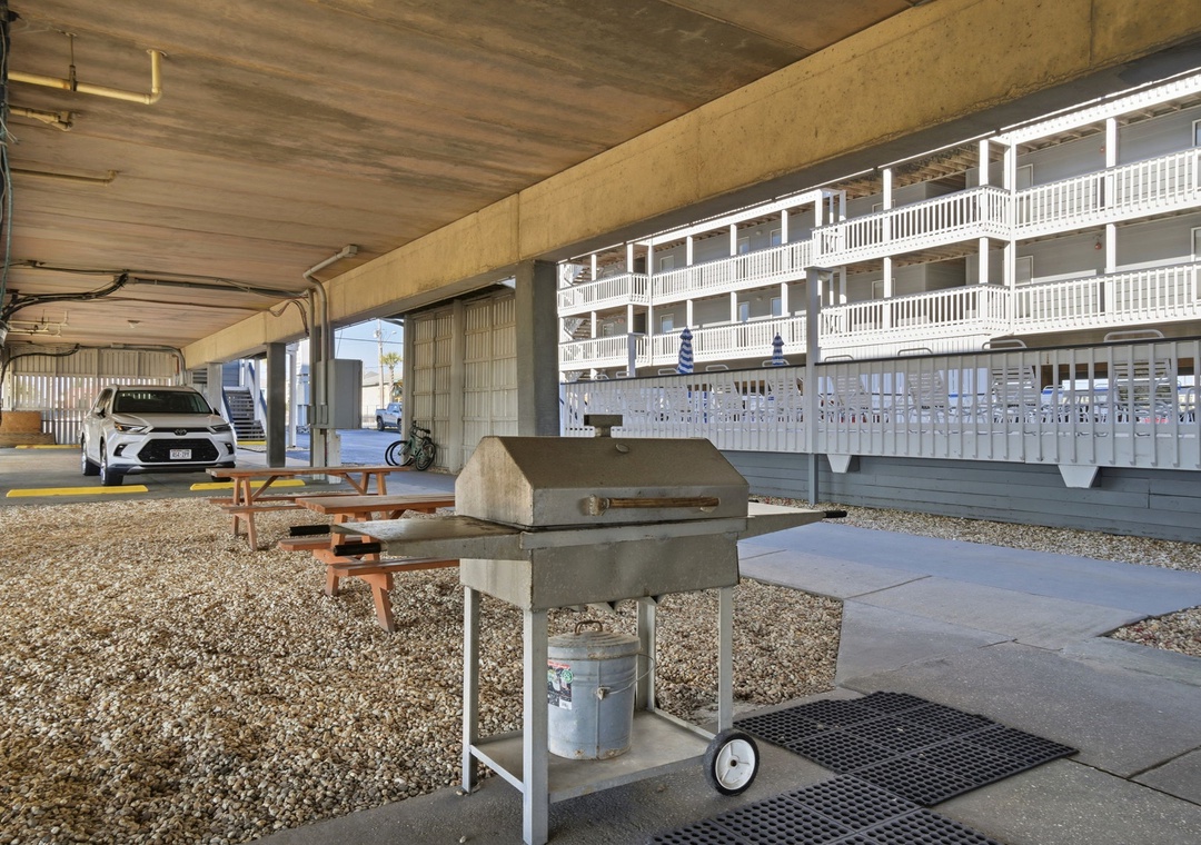 Regatta Condo Common Area Grills