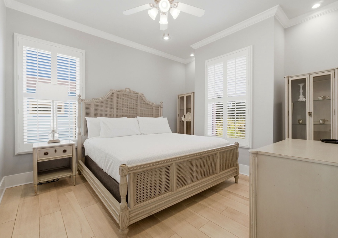 21-web-or-mls-1557-w-beach-blvd