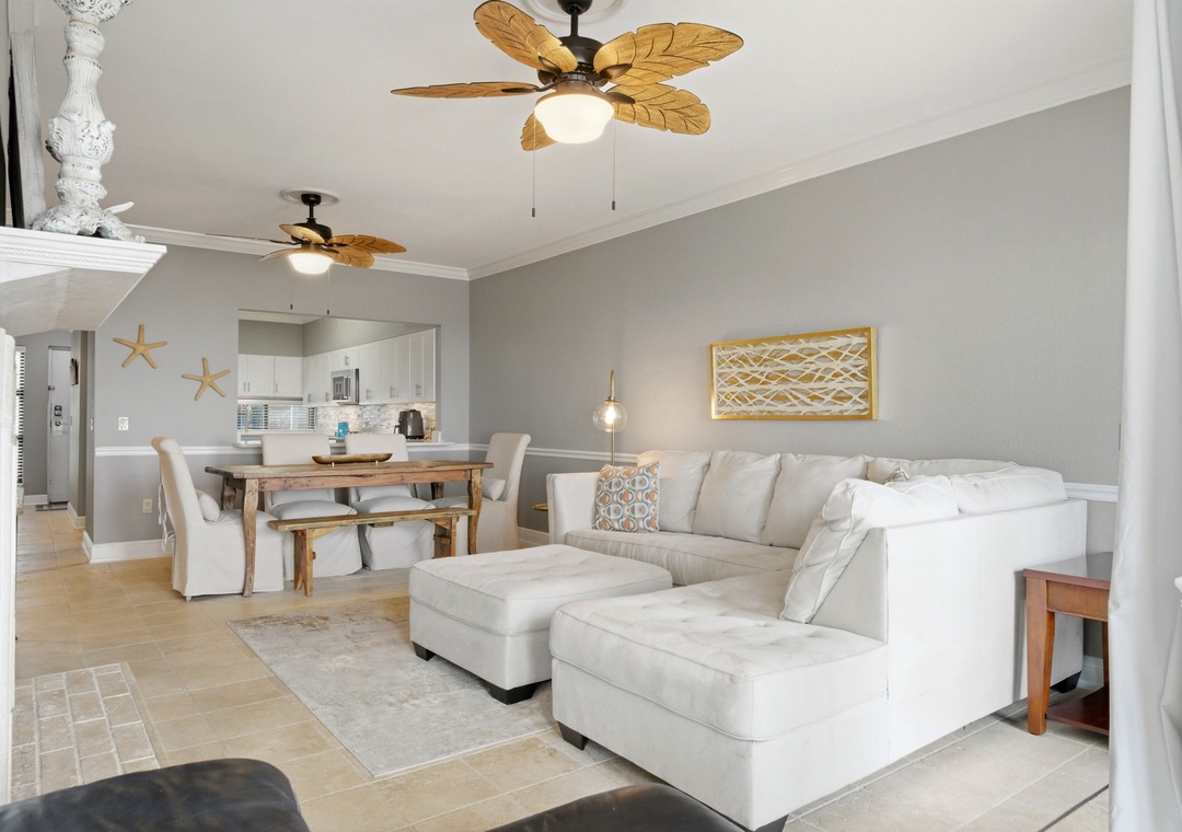 Palm Beach Club 118- Living Room & Dining Room