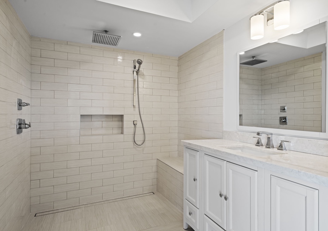 Casa de Madera Pensacola Beach- Loft Bathroom