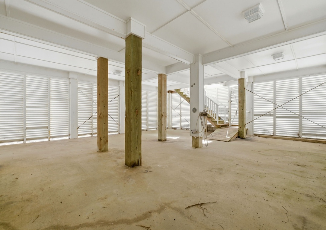 64-web-or-mls-1557-w-beach-blvd