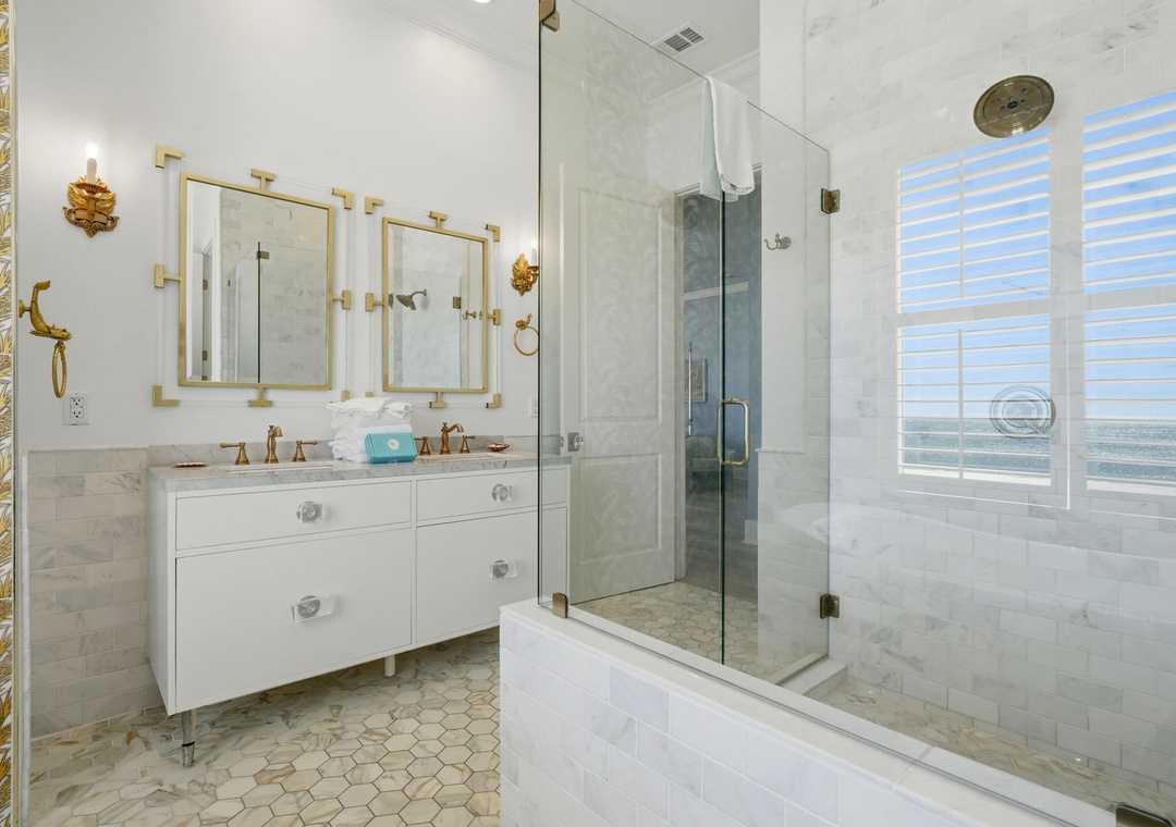 46-web-or-mls-1557-w-beach-blvd