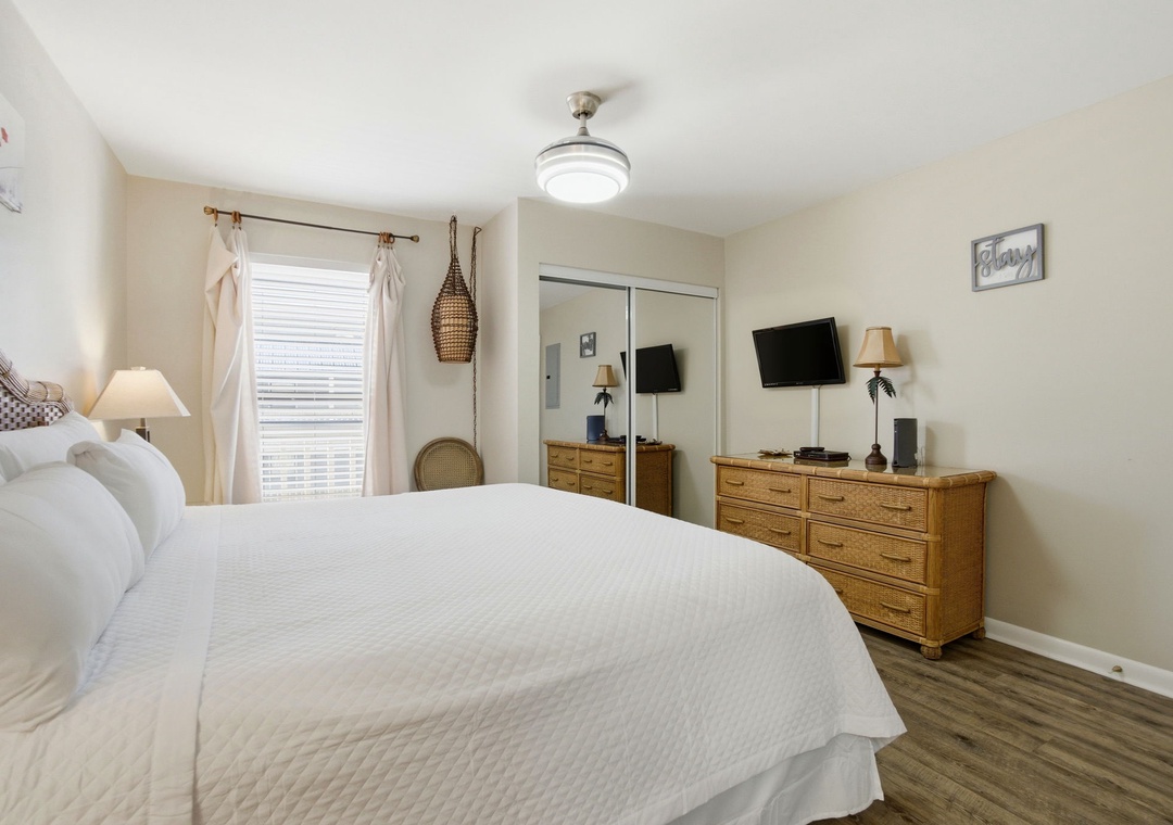 26-web-or-mls-317-e-beach-blvd-304c