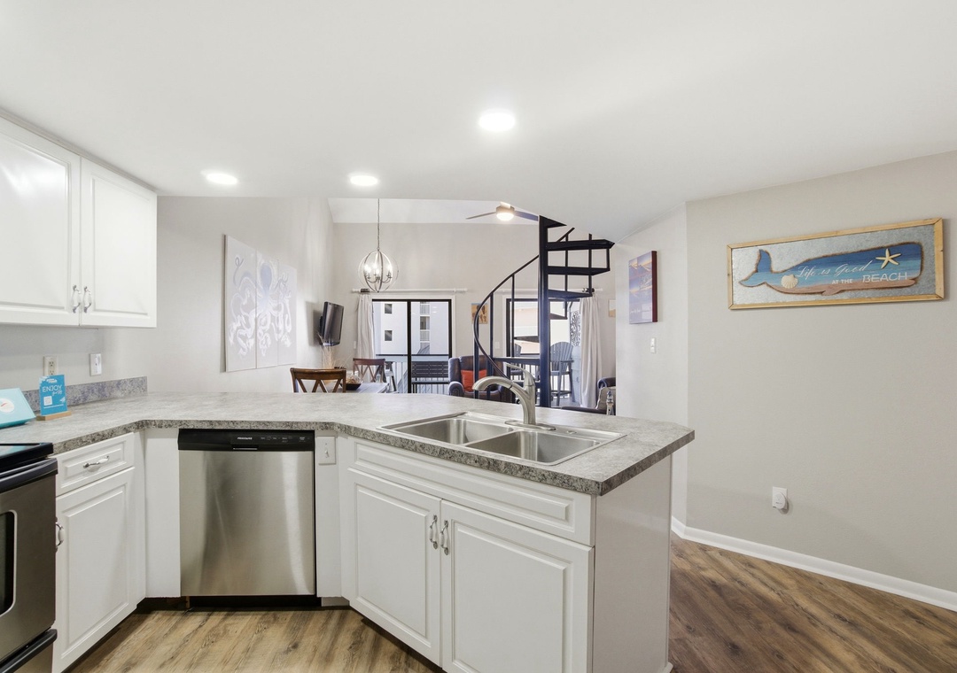 12-web-or-mls-317-e-beach-blvd-304c