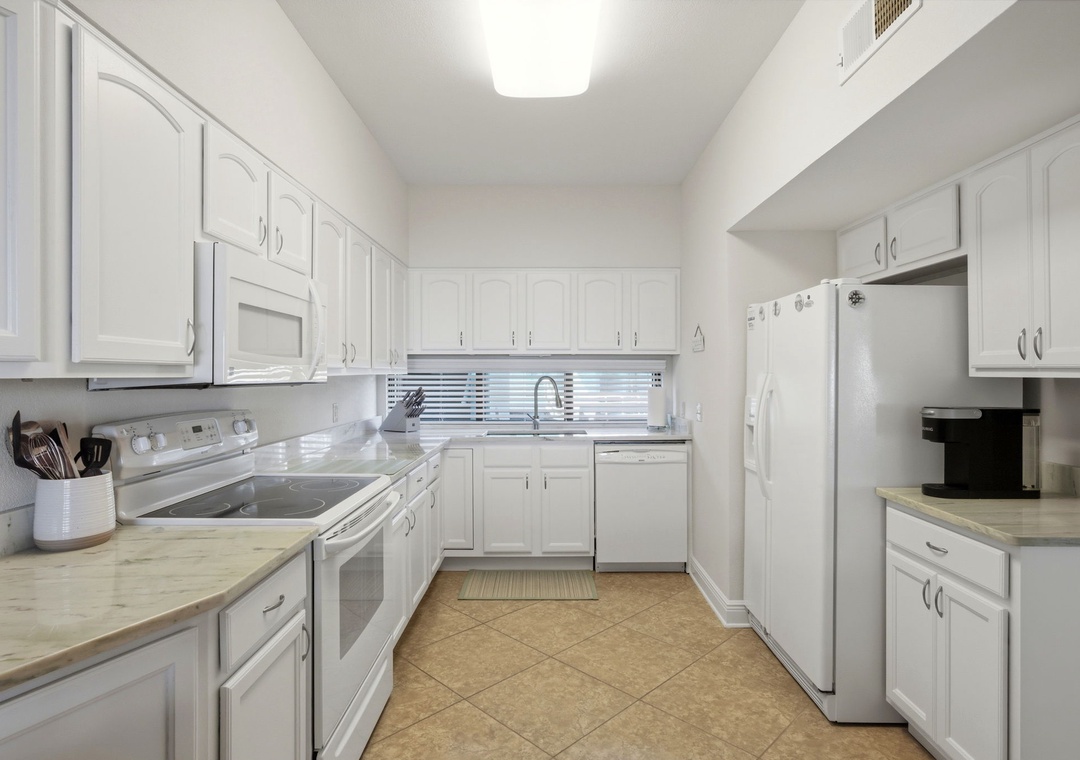 Palm Beach Club 119-Kitchen