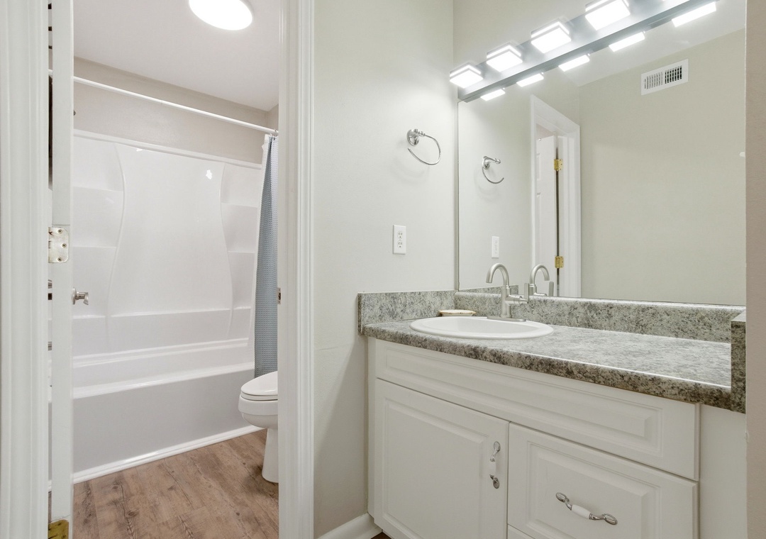 27-web-or-mls-317-e-beach-blvd-304c