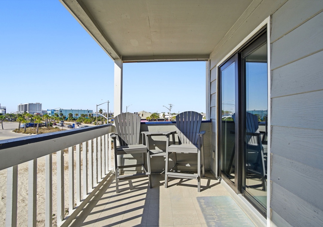 Regatta Condo 201A- Balcony Seating