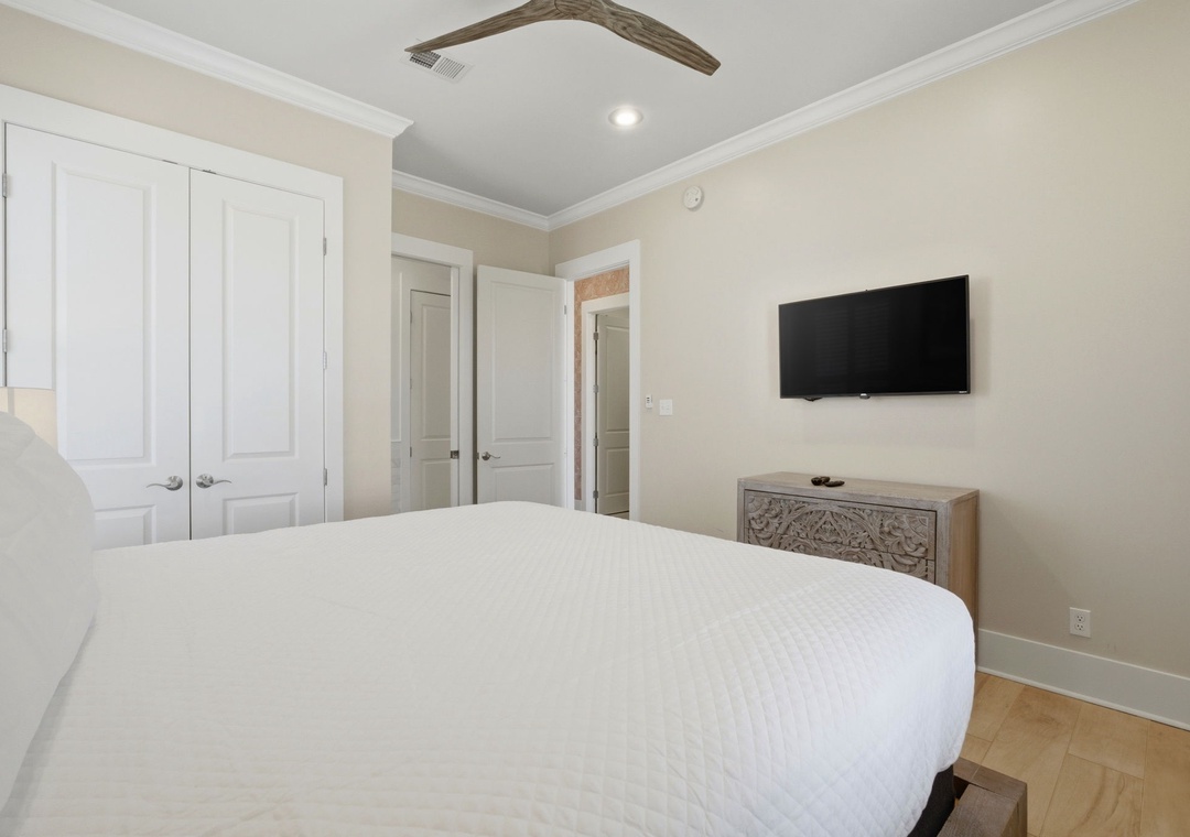 27-web-or-mls-1557-w-beach-blvd