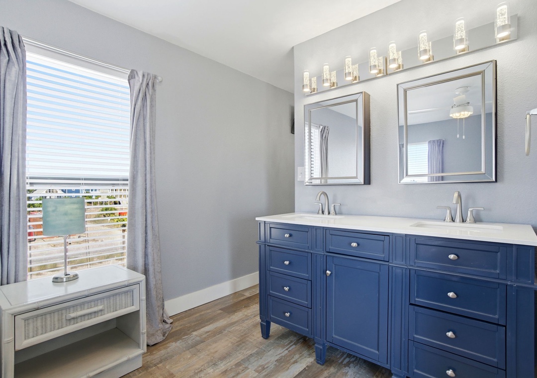 23-web-or-mls-317-e-beach-blvd-201a