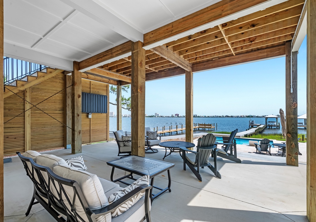 1130 Water Oaks Cir - Bonus Space by the Pool