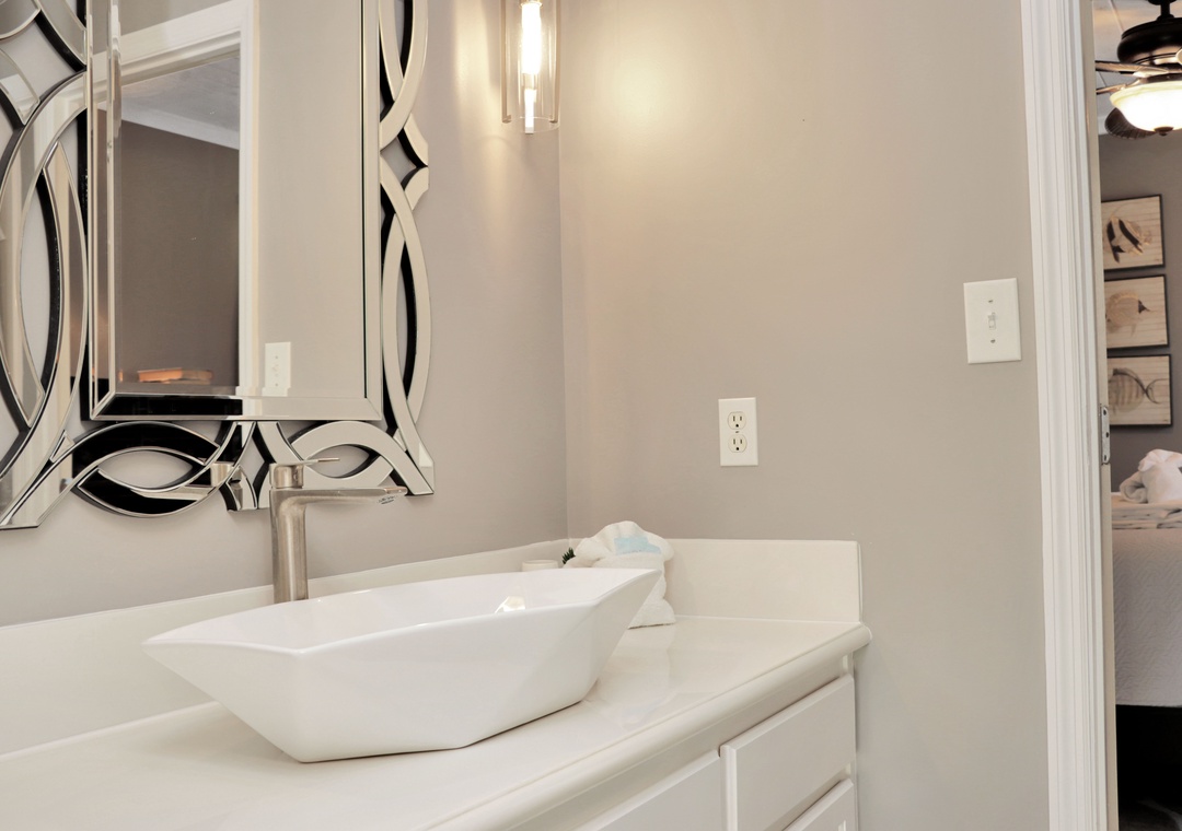 Full Bathroom 1