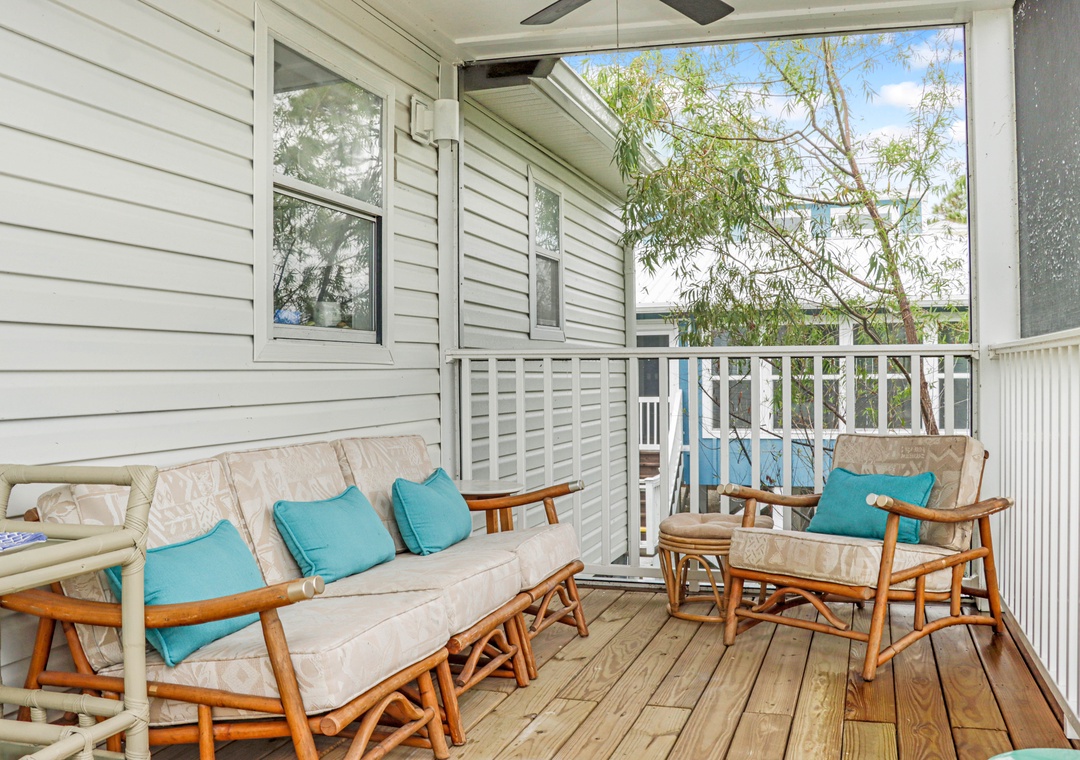 Screened Deck off of Dining Area