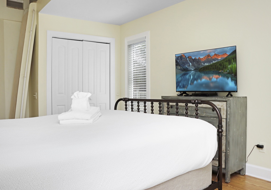 Bedroom 4 with TV