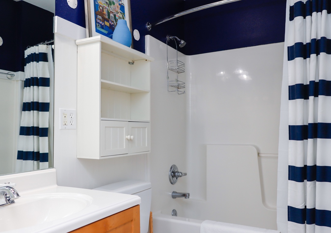 Full Bathroom - First Level with Shower/Tub Combo